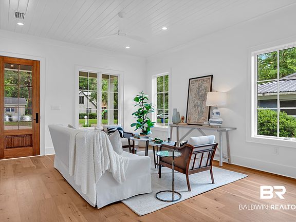 3rd image of 410 Azalea St #102