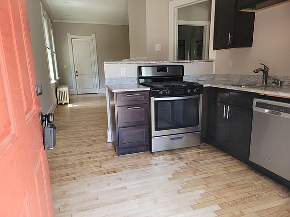 4th image of 1690 N Franklin Pl