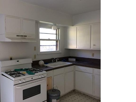 3rd image of 2307 Huntington Dr