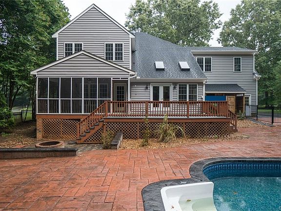 2nd image of 11924 Dunvegan Ct