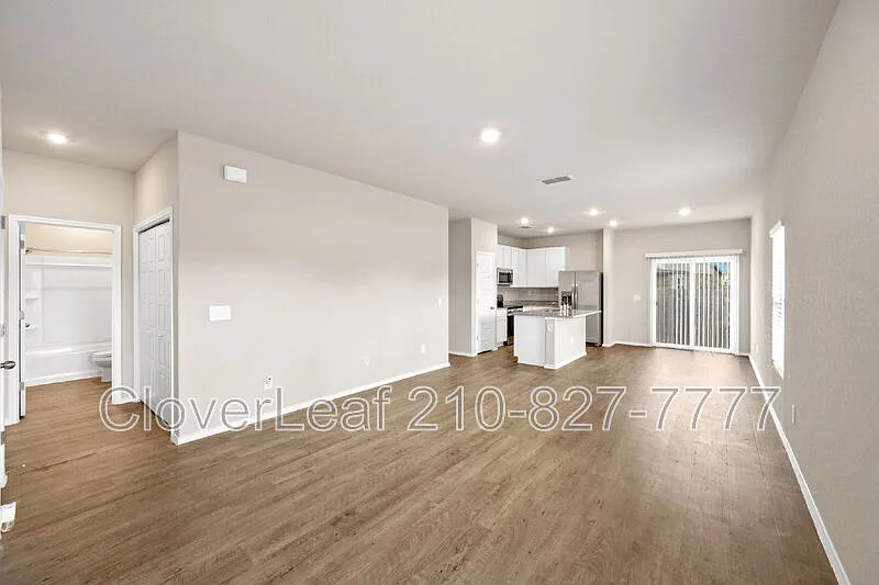 3 bed, 2.0 bath, 1248 sqft, $1,497 — Photo 3