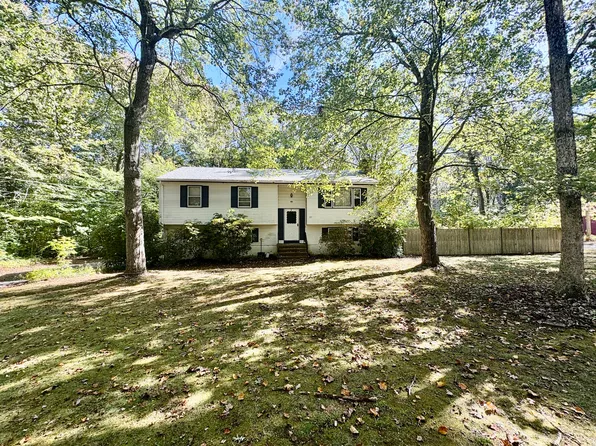 211 Forsyth Road, Montville, CT 06370