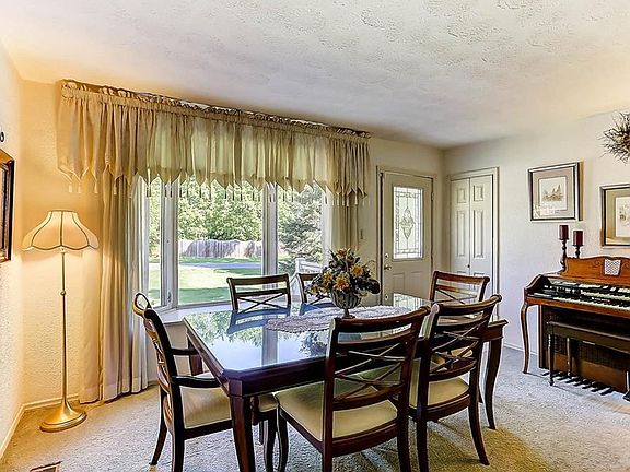 4th image of 460 Moorewood Cir