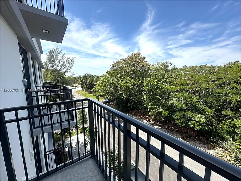 20 NE 19th Ave #304 — Photo 9