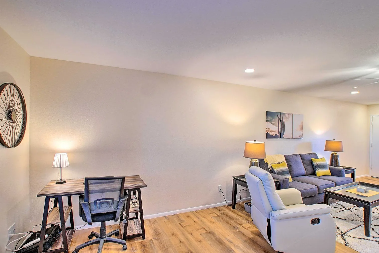 1 bed, 1.0 bath, 979 sqft, $2,161 — Photo 3