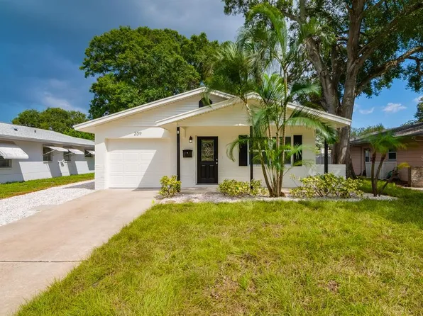 209 SE Madison Cir N, Saint Petersburg, FL 33703
