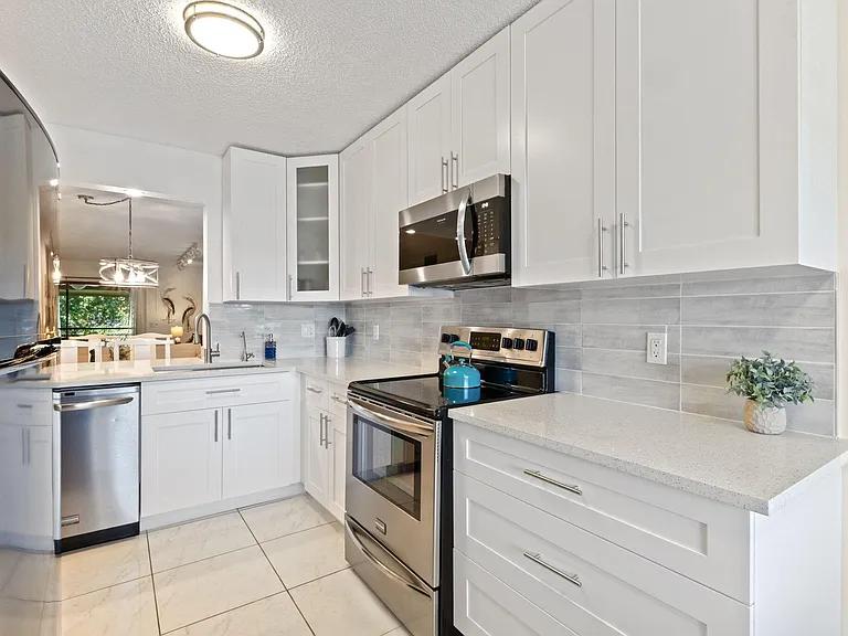 5380 Cedar Lake Dr #304 — Photo 5