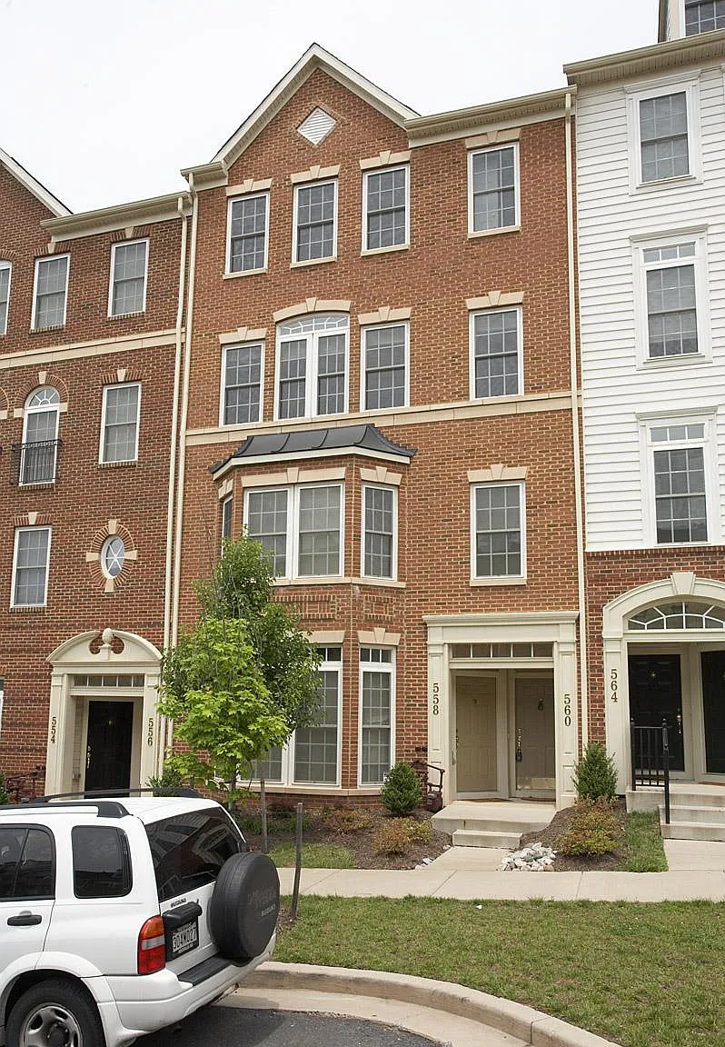 3 bed, 2.5 bath, 2894 sqft, $2,950 — Photo 1