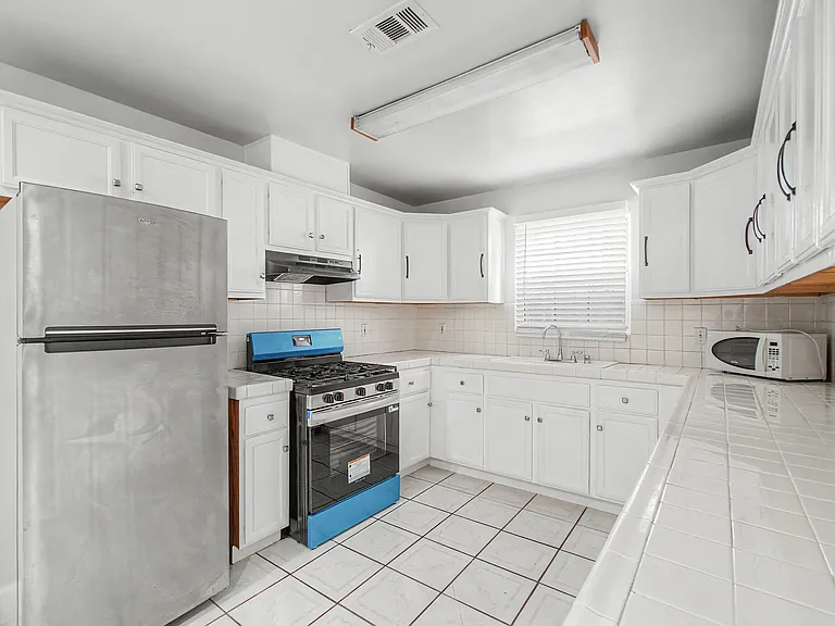 14613 Estrella Ave — Photo 10