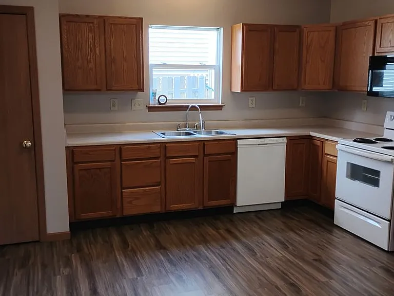 3368 Edison Dr — Photo 7