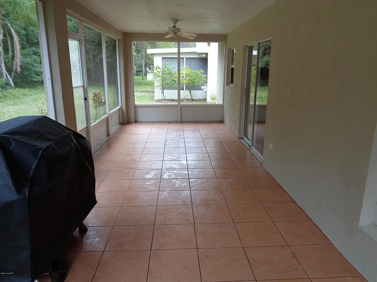 1677 Sawgrass Dr SW — Photo 16