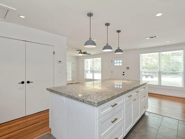 1834 Norcrest Dr — Photo 7