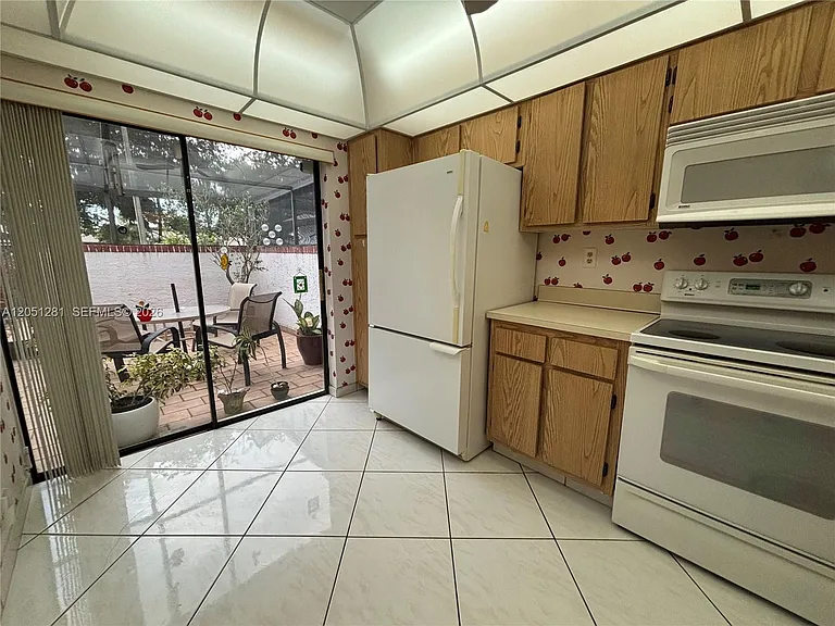 6453 Pinehurst Cir W #B25 — Photo 4