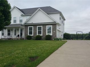 7140 Lakeside Ct, Niagara Falls, NY 14304