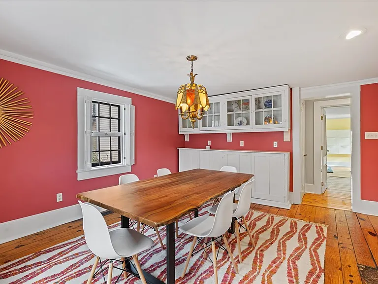 102 N East St — Photo 13