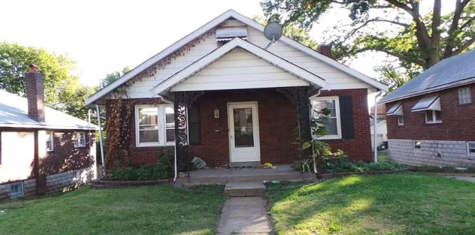 8722 David Ave photo 1