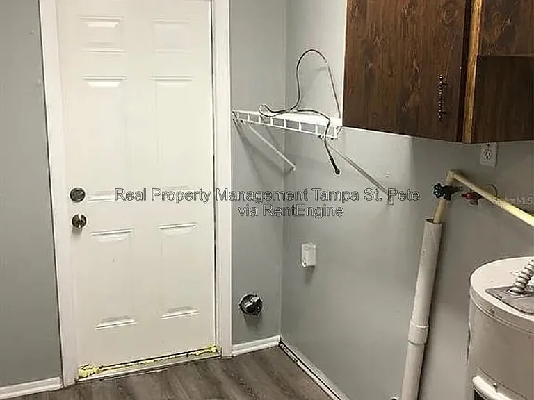 917 Lake Palms Dr — Photo 10