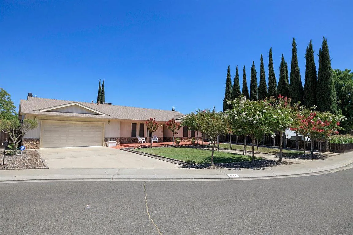1124 Flatridge Ct photo 1