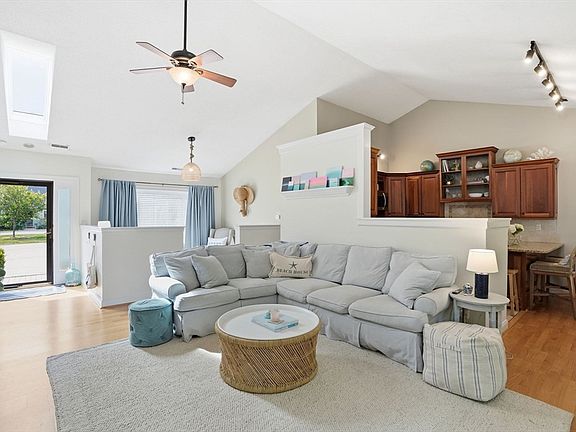 5th image of 600 Summer St APT 17