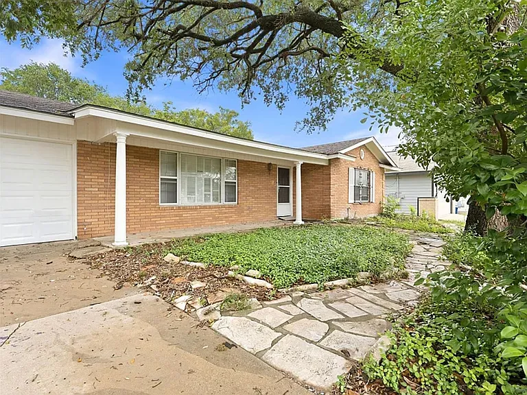 2735 Waleetka St — Photo 14