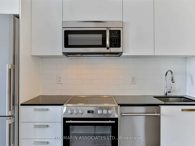 42 Charles St E #2108 — Photo 3