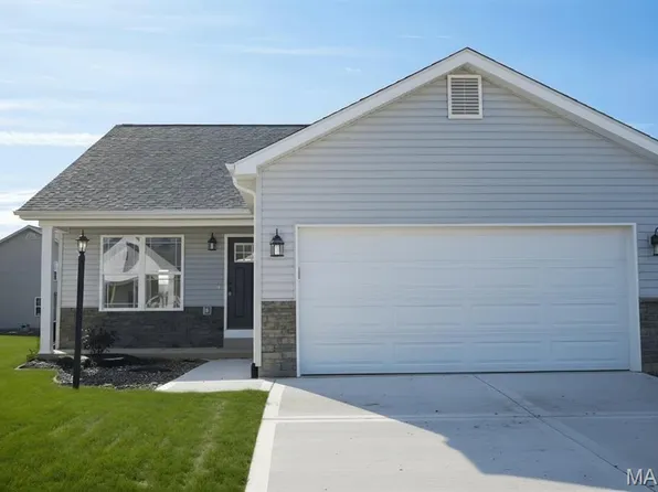 1016 Fox Manor Ct, Staunton, IL 62088