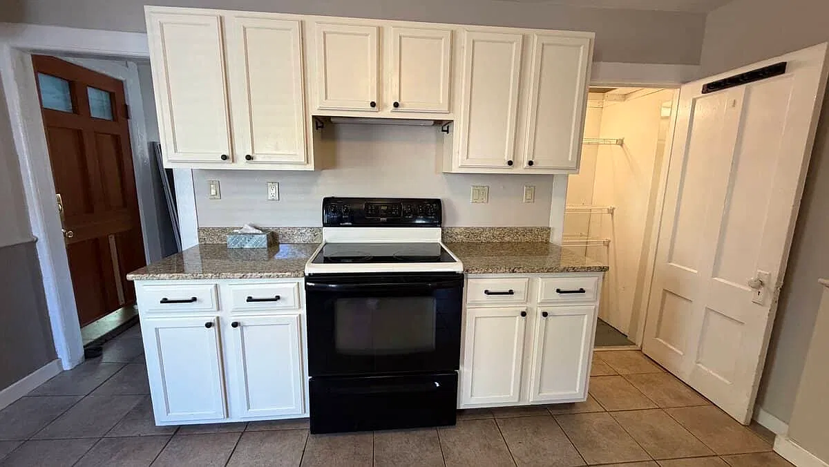 2 bed, 936 sqft, $1,800 — Photo 2
