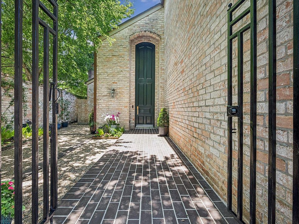 1st image of 4 River Hollow Ln