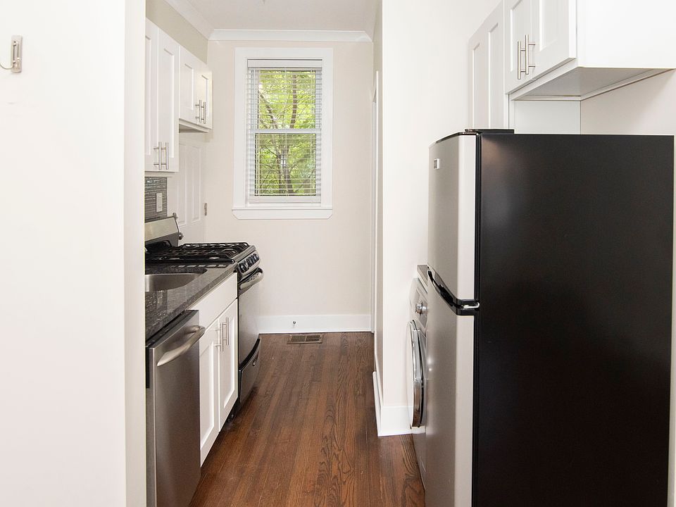 1st image of 646.5 W Roscoe St Unit 3N