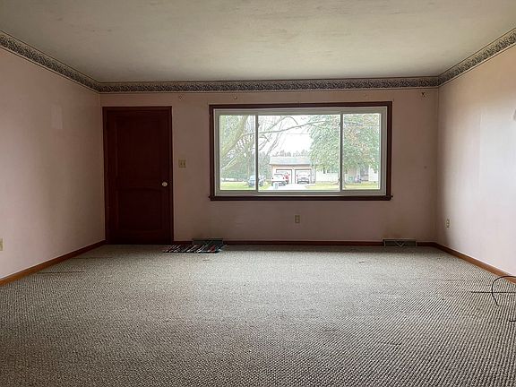 4th image of 28 Brooks Ct