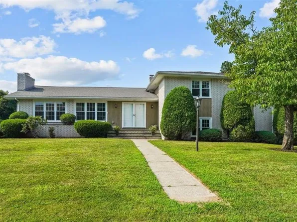 40 Strathmore Rd, Dartmouth, MA 02747