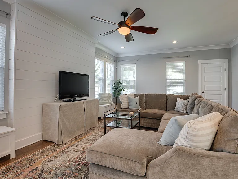 508 Morton Ave — Photo 19