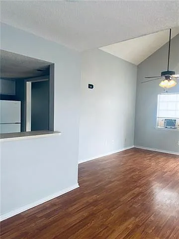 606 Rue St #D — Photo 2