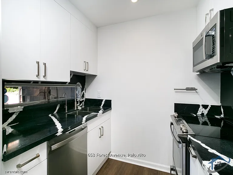653 Forest Ave — Photo 6