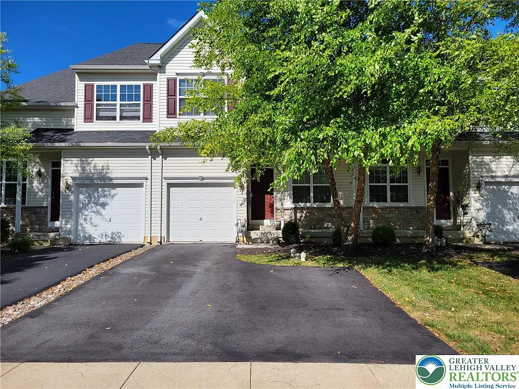3 bed, 2.5 bath, 1645 sqft, $2,550 — Photo 1