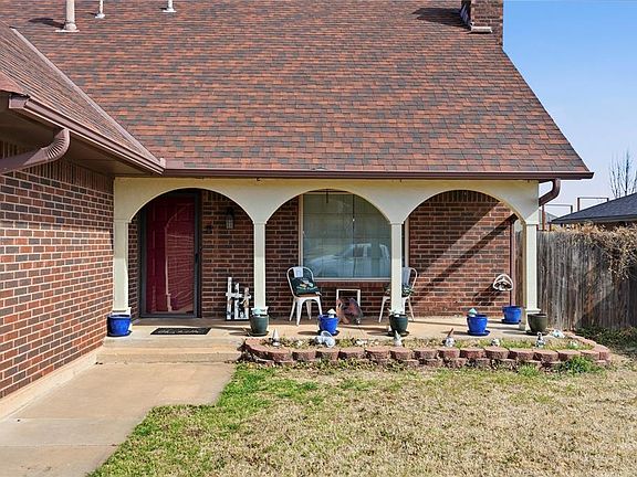 4th image of 608 S Patterson Dr