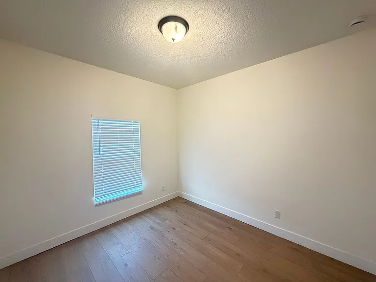 731 Schrader Ave SW — Photo 33