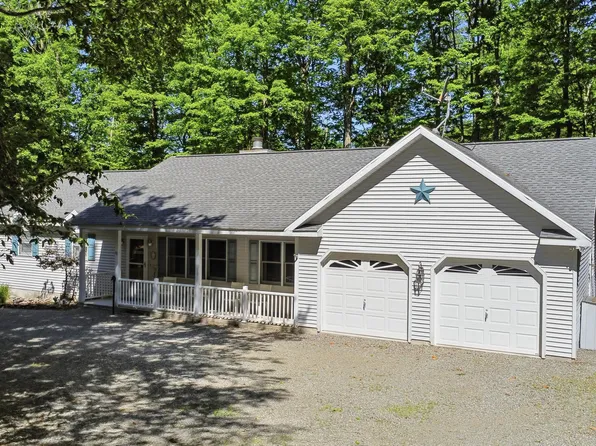 61 Phillips Rd, Newfoundland, PA 18445