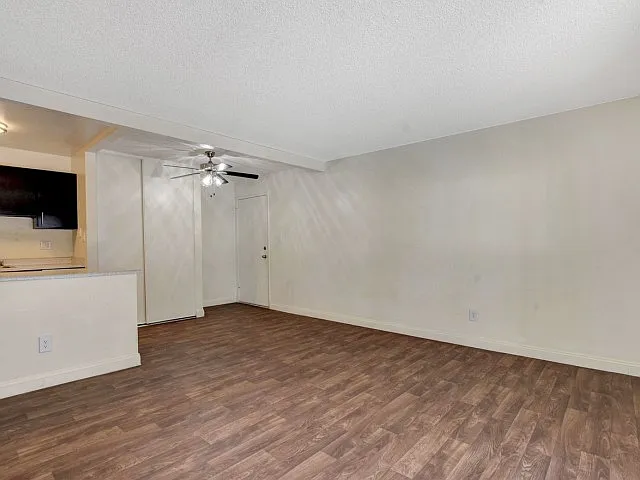 Paradise Square | Apartments For Rent in Las Vegas