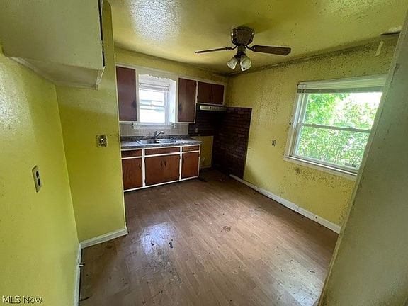 3rd image of 4419 E 156th St