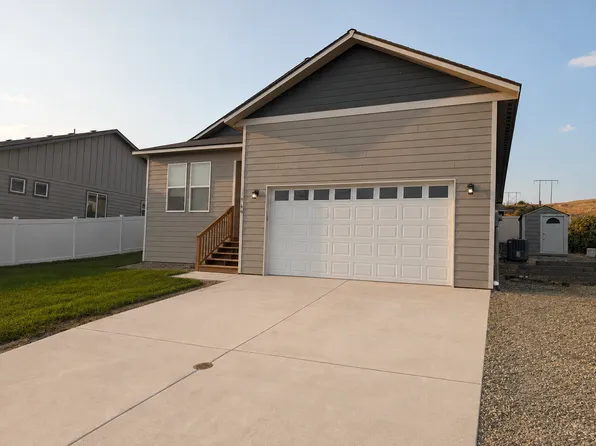 1969 8th St NE, East Wenatchee, WA 98802