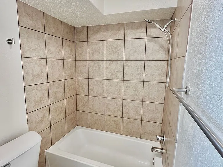 1901 E Lindsey St — Photo 21