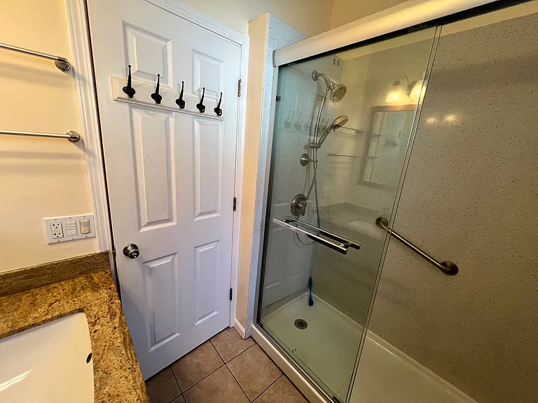 22970 Sutro St — Photo 5