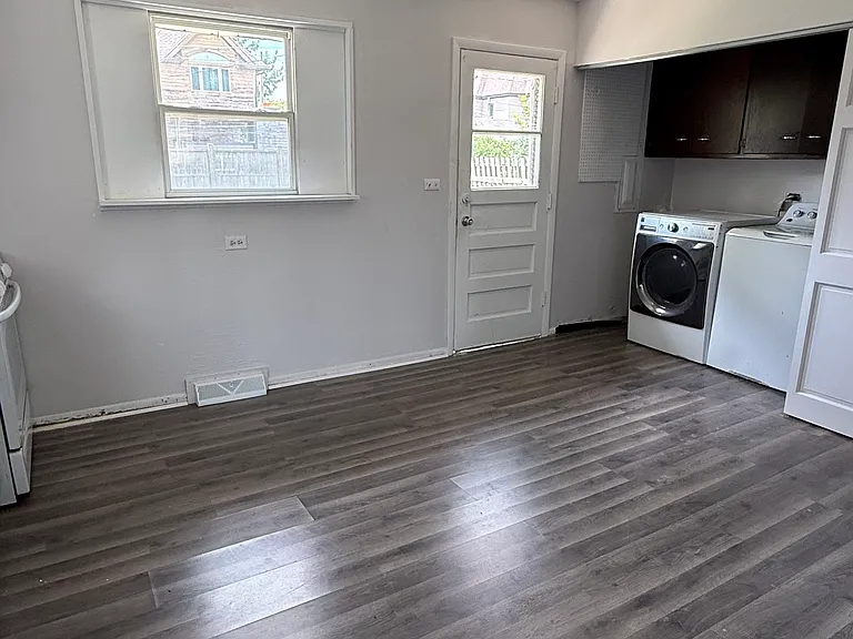 426 Mills St — Photo 12
