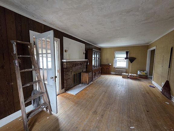 3rd image of 258 Beverly Rd