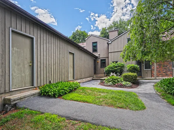 31 Far View Commons #31, Southbury, CT 06488