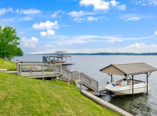 85 Lake View Dr, Muscle Shoals, AL 35661