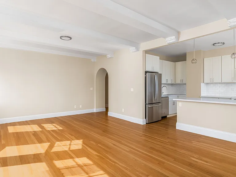 2200 Leavenworth — Photo 8
