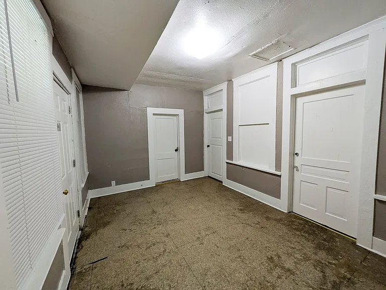 1045 Long Ave — Photo 22
