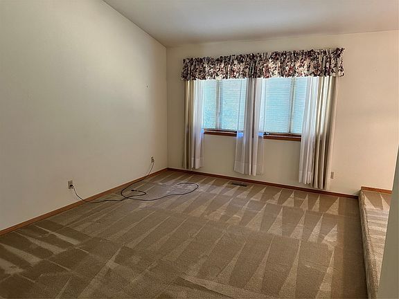 4th image of 617 Coyote Ln